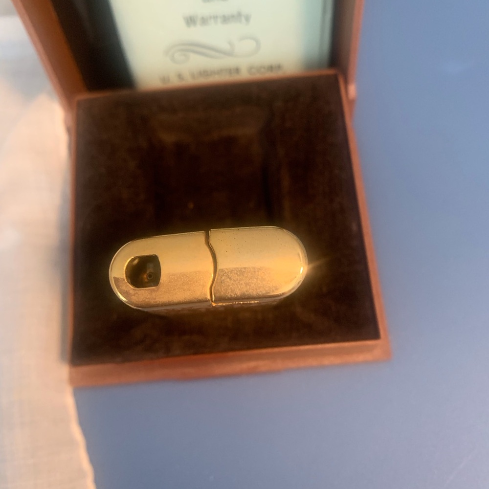 Gold look capsule lighter